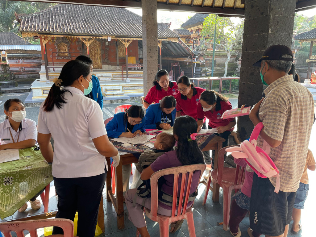 Pekan Imunisasi Nasional (PIN) dengan Imunisasi Polio Gratis di Desa Abiansemal Dauh Yeh Cani